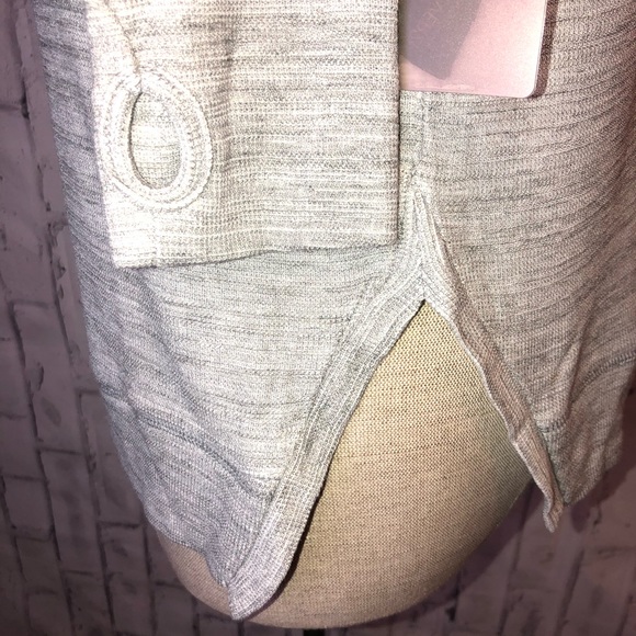 NEW Forever 21 gray crew neck sweatshirt. Size - Picture 7 of 8